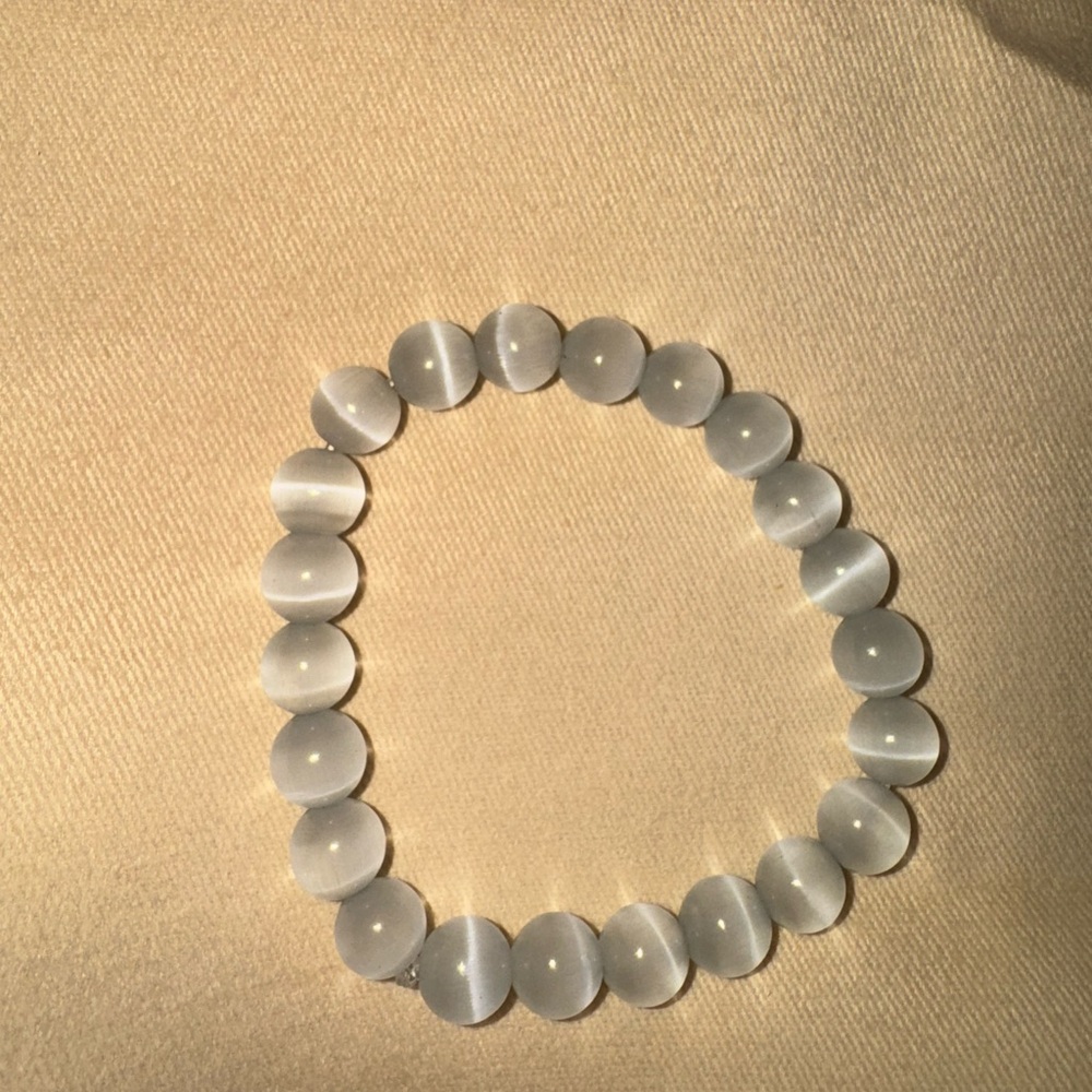Elegant White Beaded Bracelet